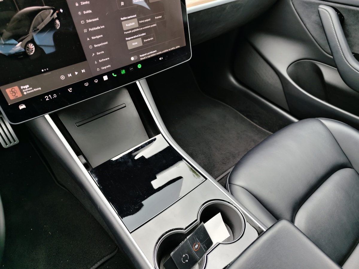 tesla-model-3-performance-15
