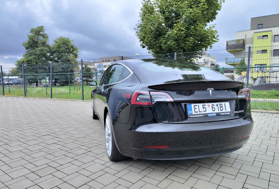 tesla-model-3-performance-23