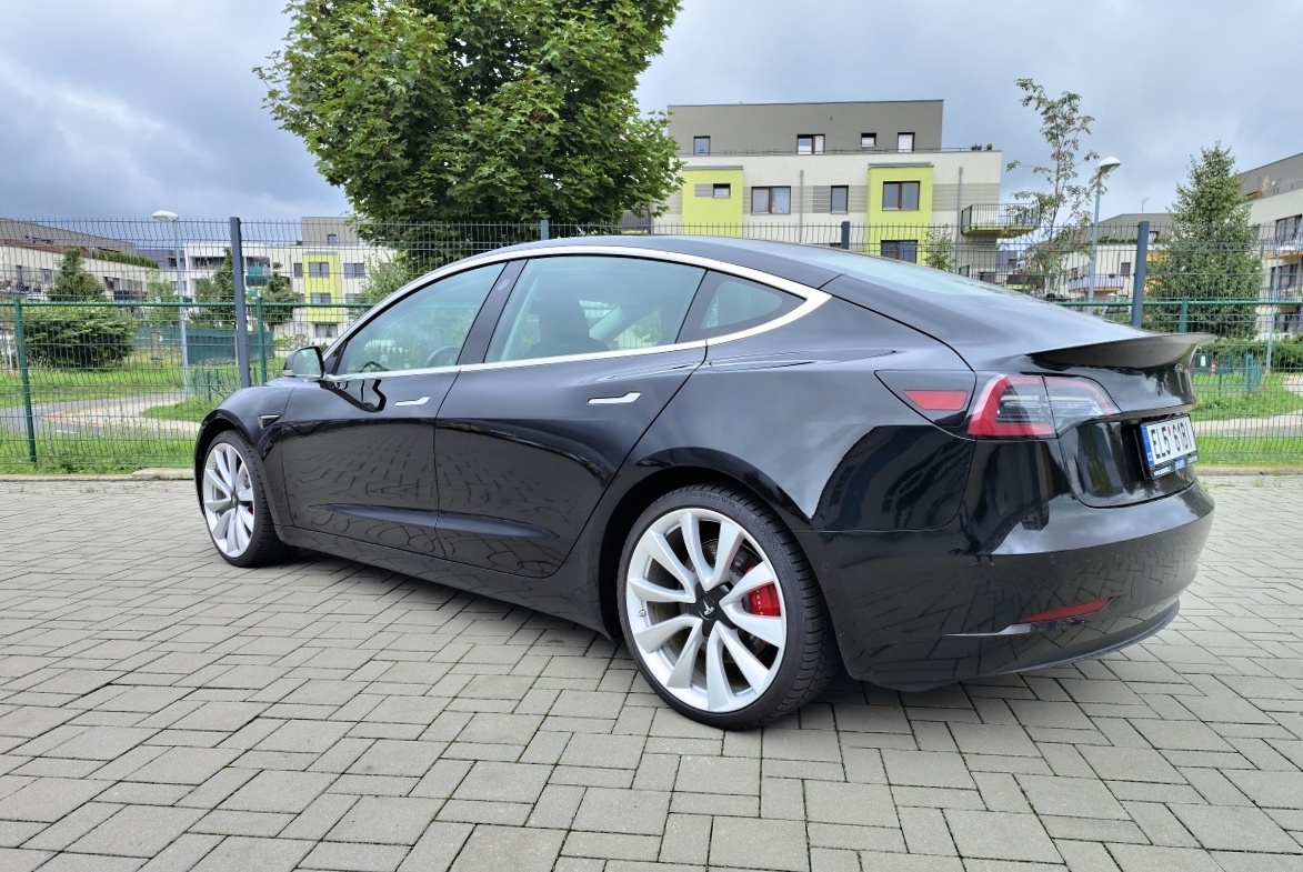 tesla-model-3-performance-28