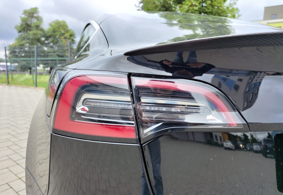 tesla-model-3-performance-30