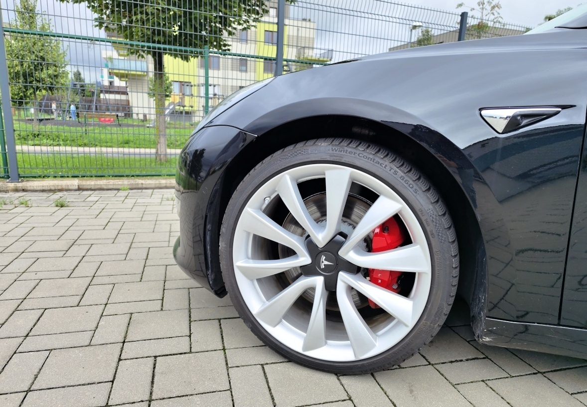 tesla-model-3-performance-36