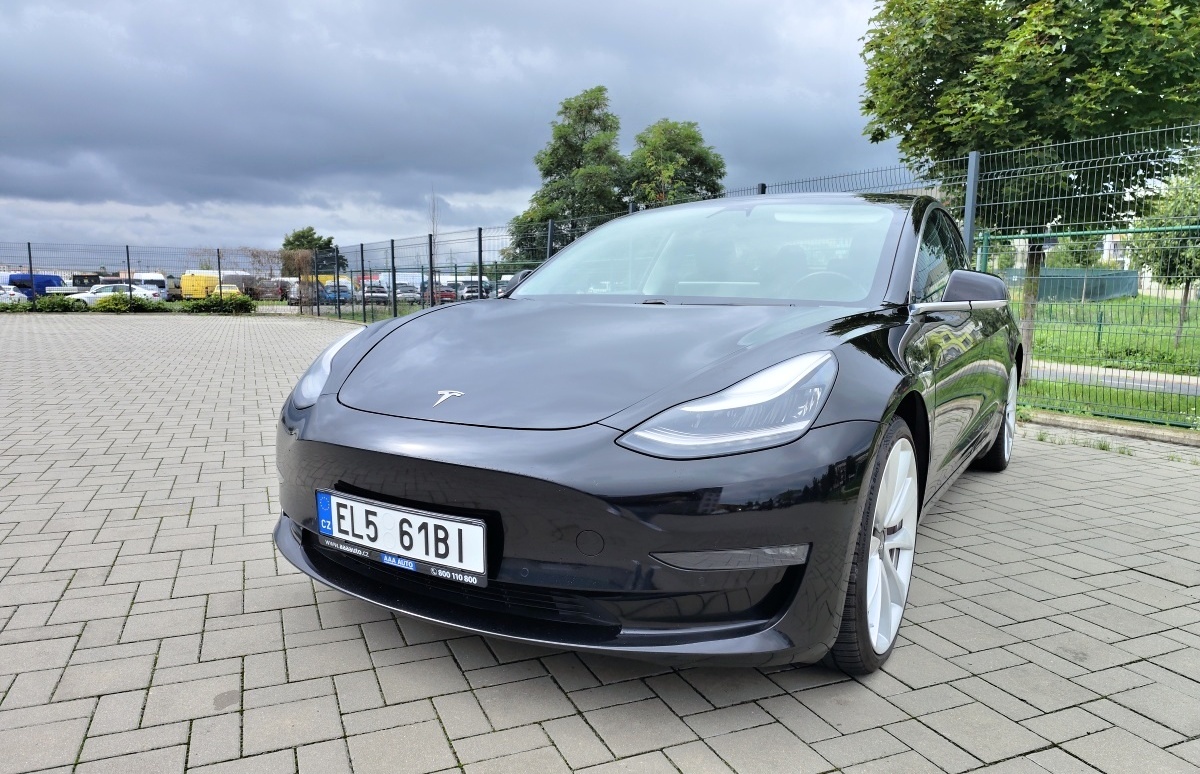 tesla-model-3-performance-8
