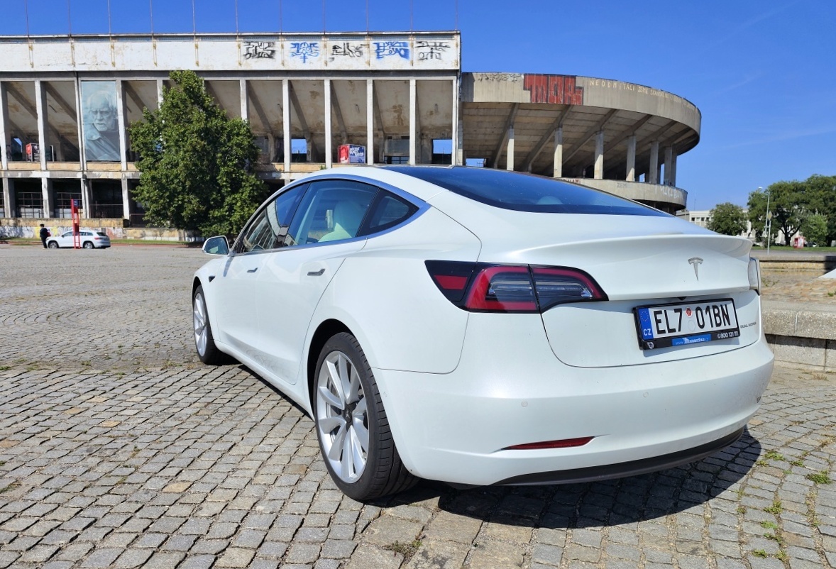 tesla-model-3-long-range-22