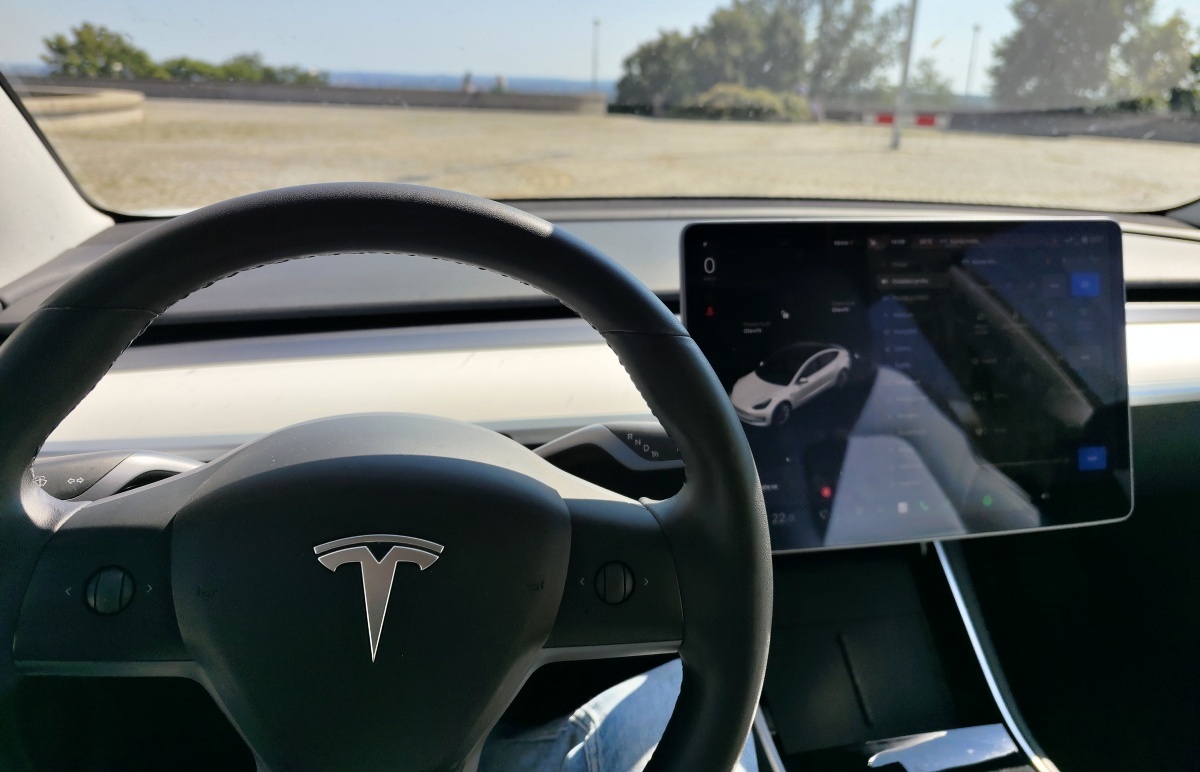 tesla-model-3-long-range-29