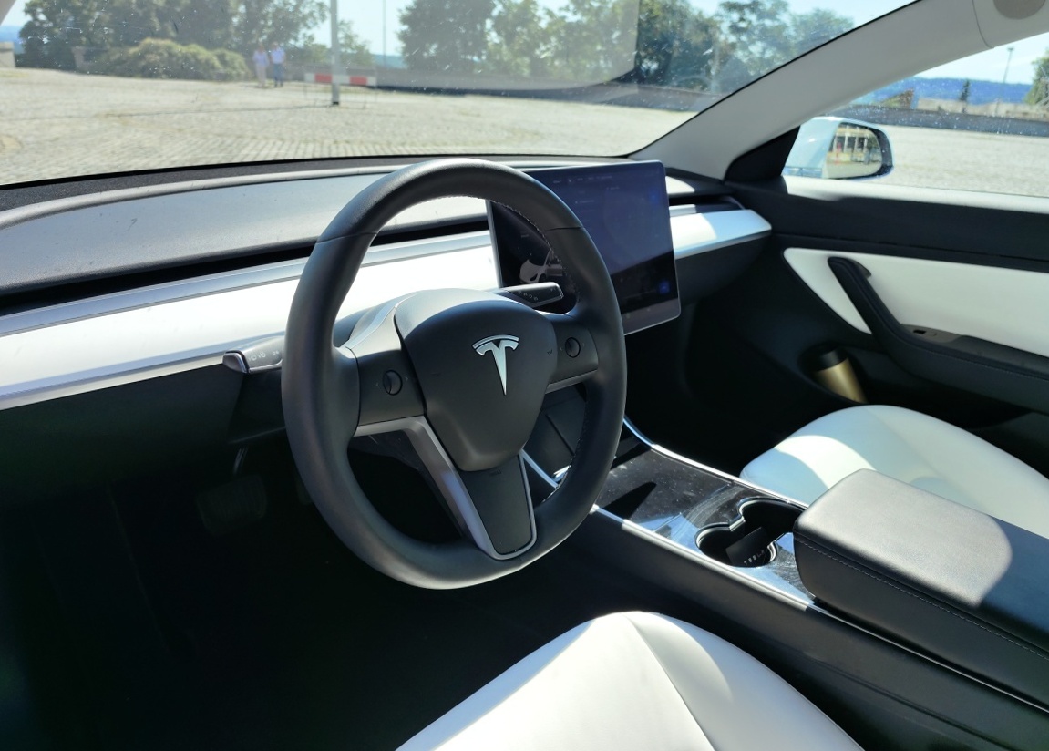 tesla-model-3-long-range-32