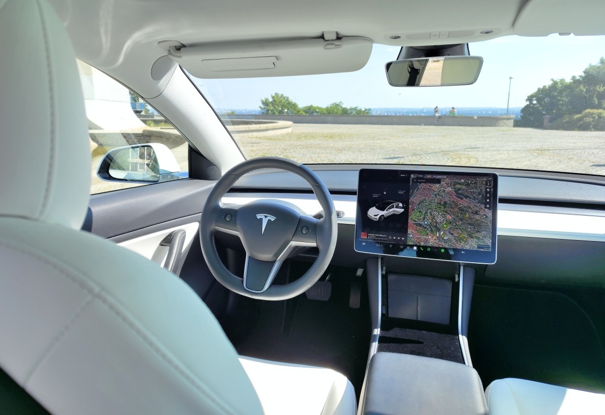 tesla-model-3-long-range-35