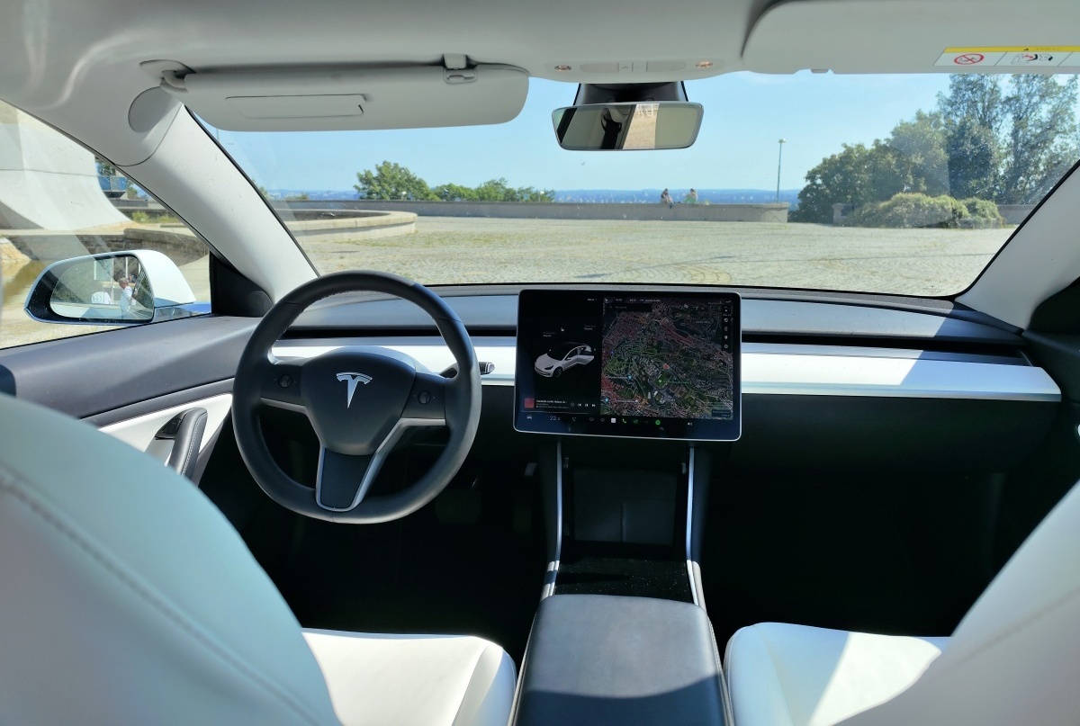tesla-model-3-long-range-37