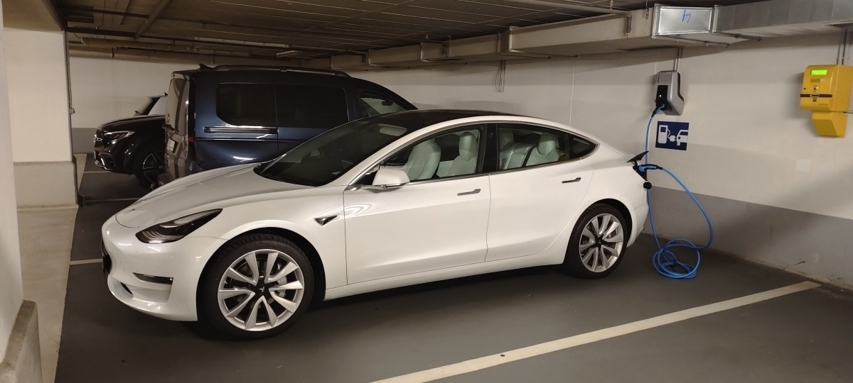 tesla-model-3-long-range-8