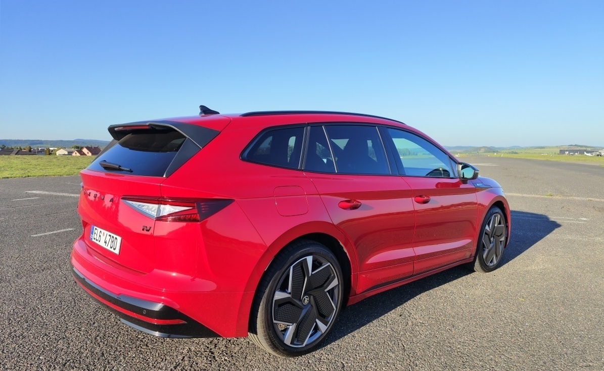 skoda-enyaq-rs-iv-2023-28