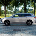 5076-medium-mg5-dynamic-driving-side-shot-01