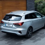 5080-medium-mg5-parked-shot-34-rear-end-01