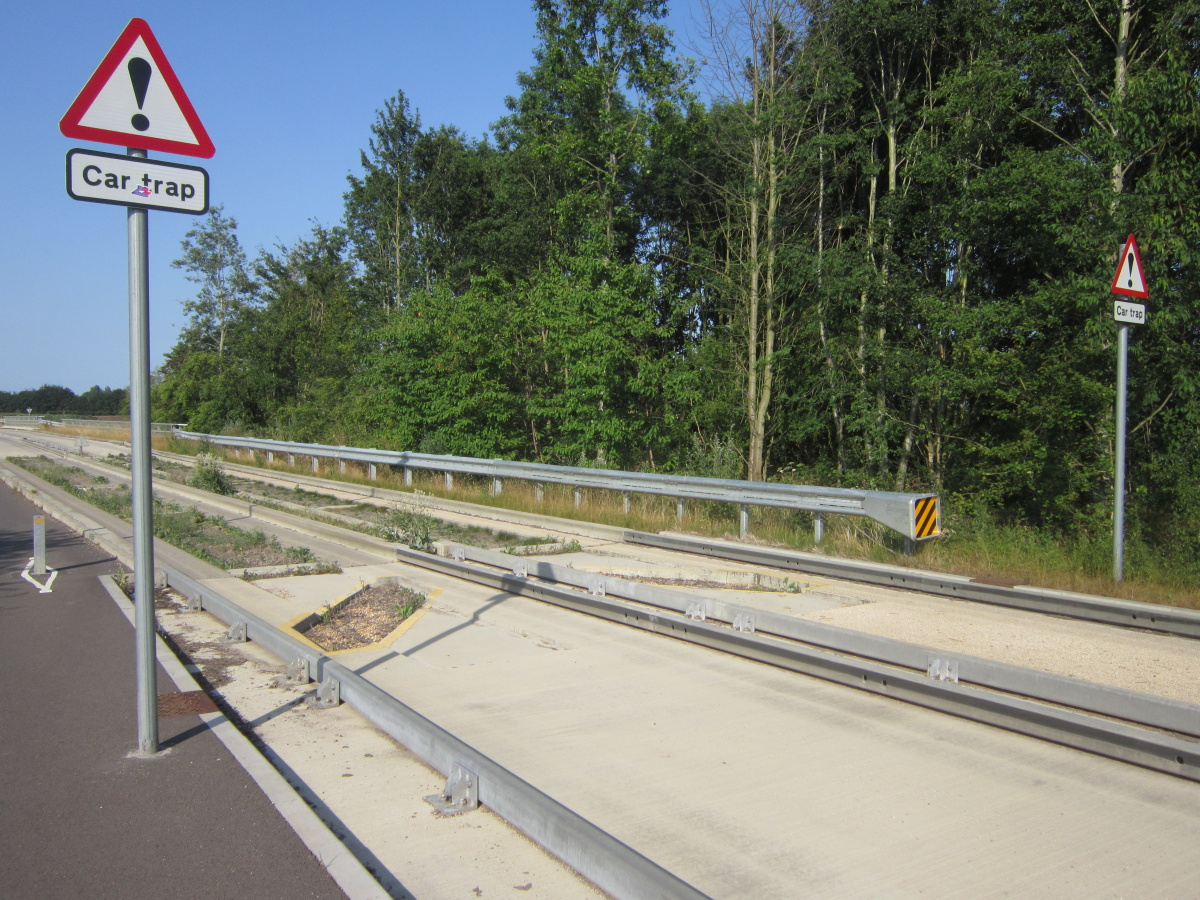 car_traps_on_cambridgeshire_guided_busway