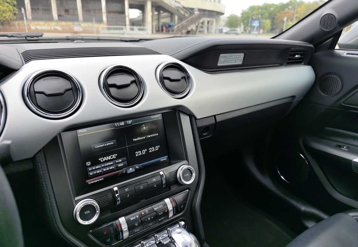ford-mustang-6-3