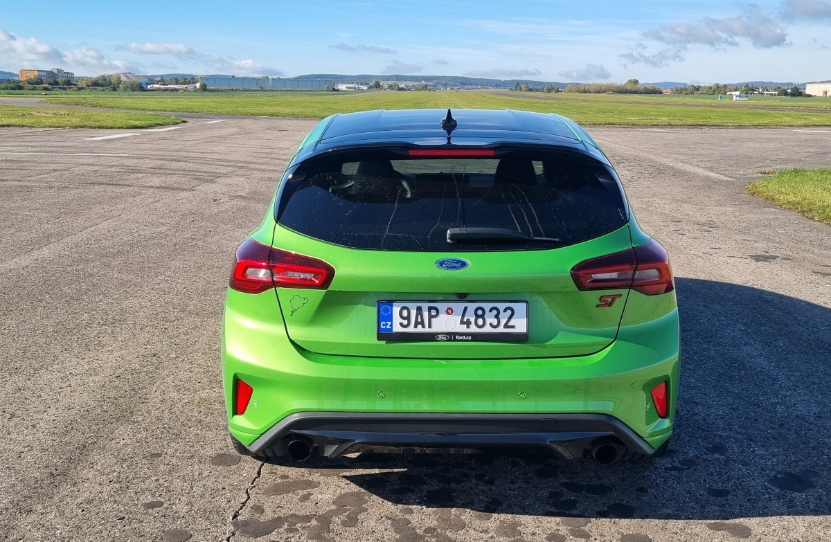 ford-focus-st-2023-6