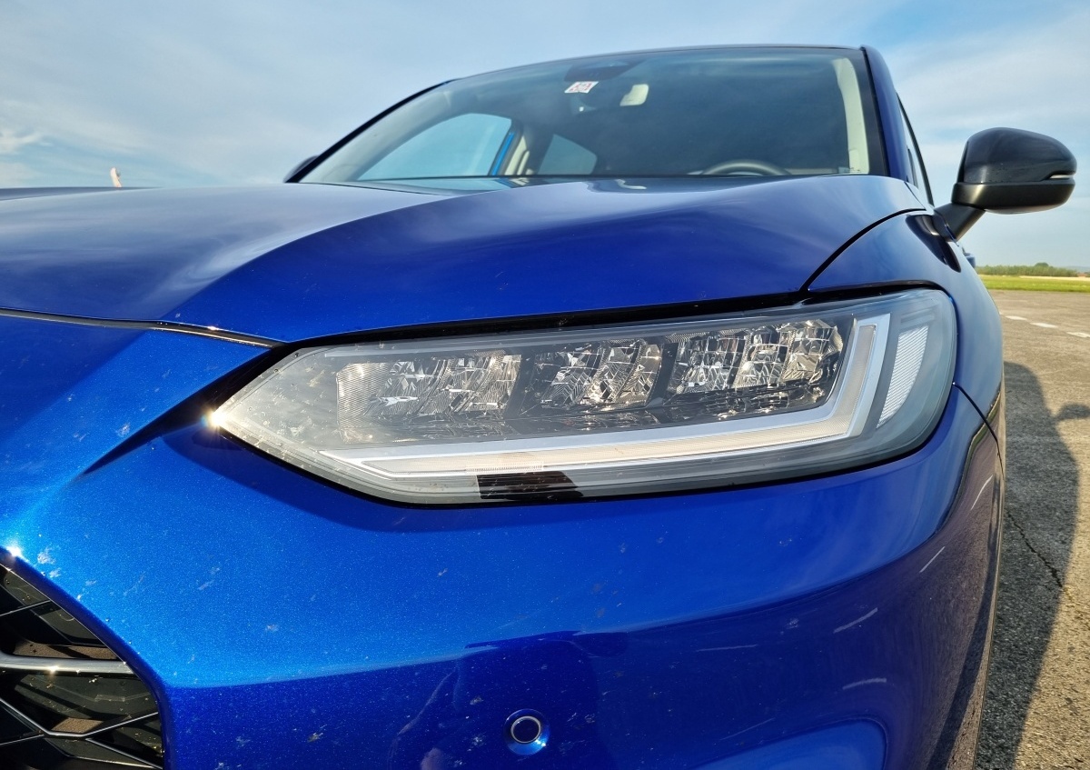 honda-zrv-sport-2023-23