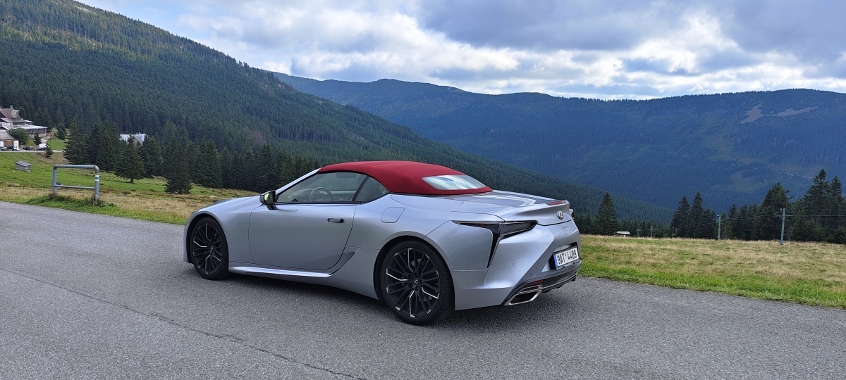 lexus-lc-convertible-2023-11