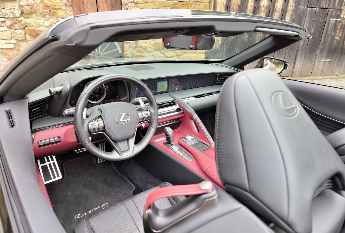 lexus-lc-convertible-2023-19