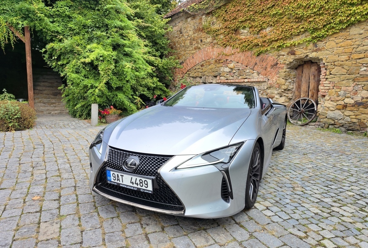 lexus-lc-convertible-2023-33