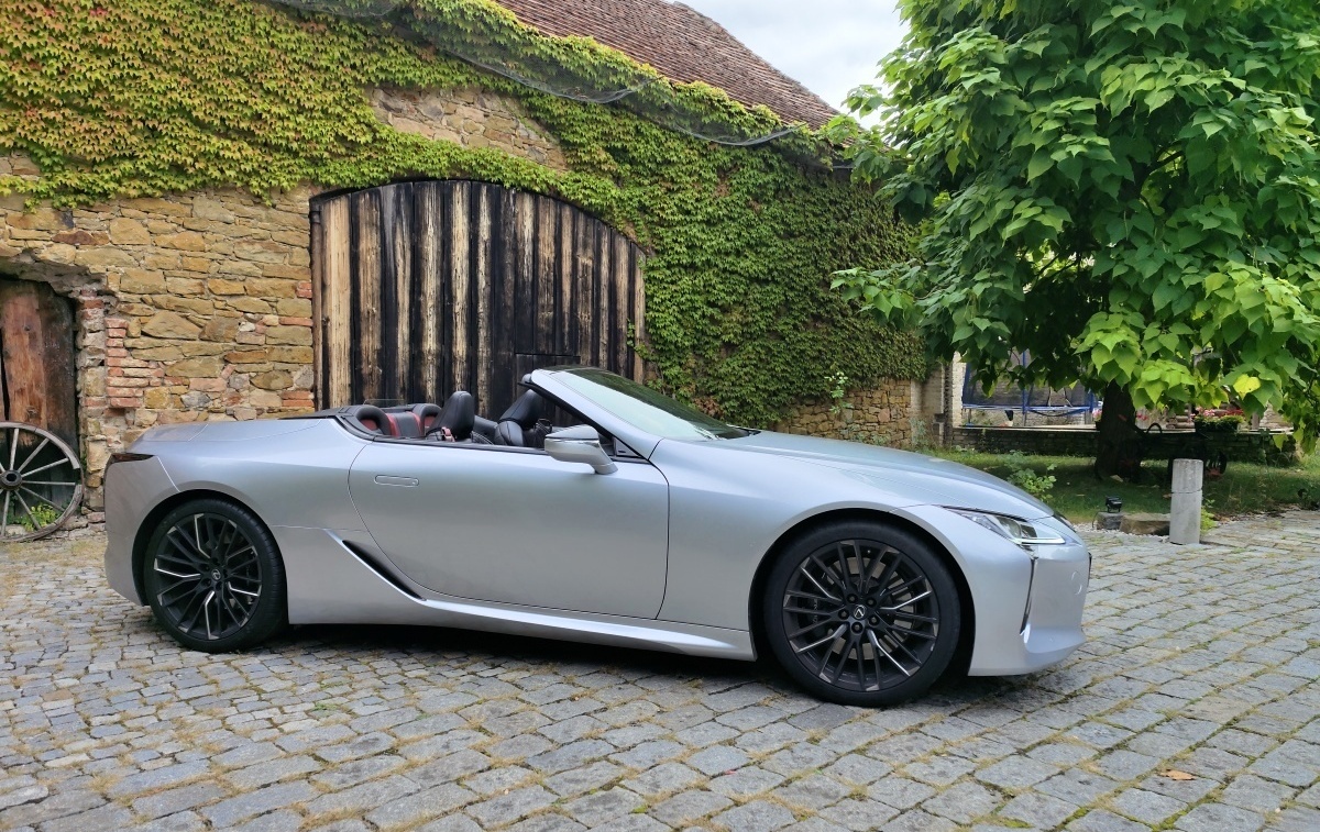 lexus-lc-convertible-2023-40
