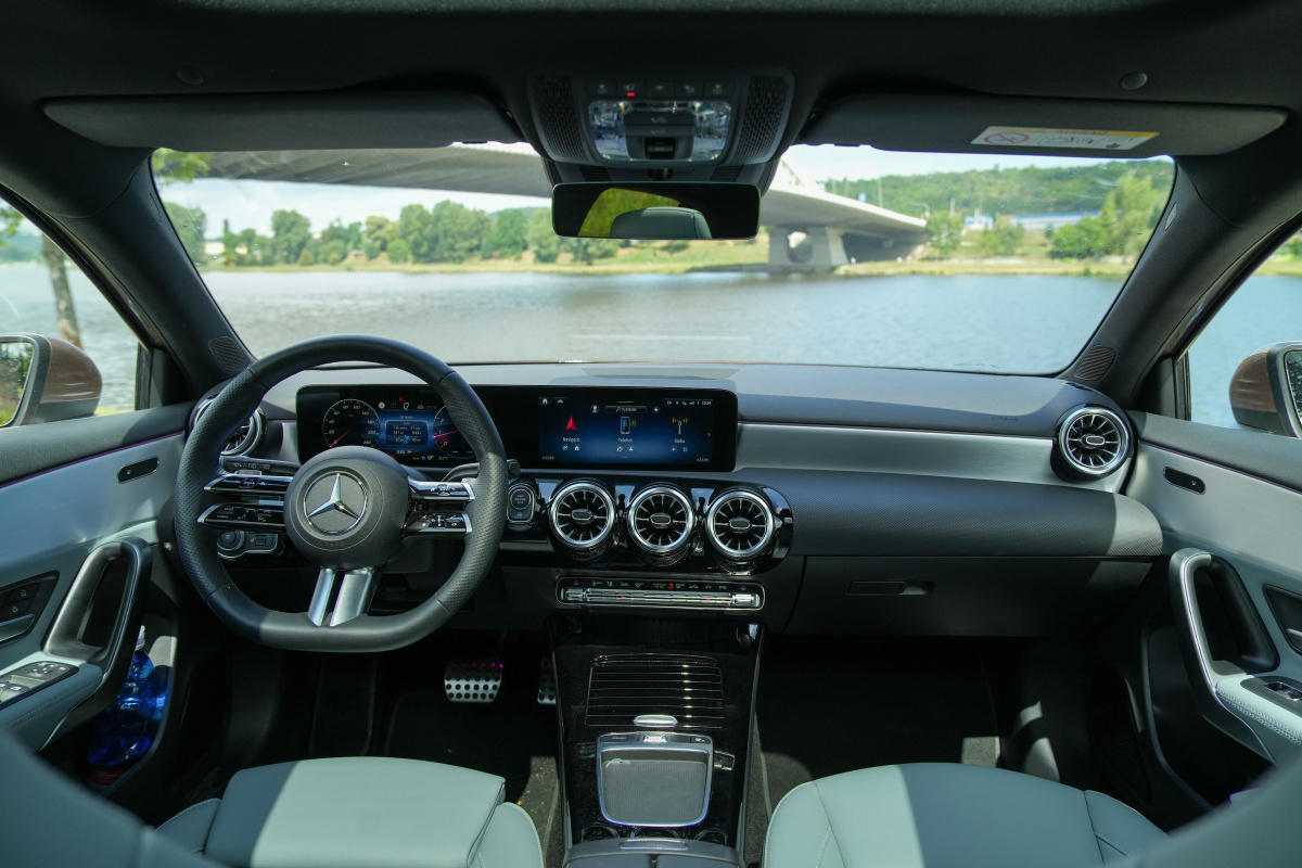 mercedes-benz-a-2023-11