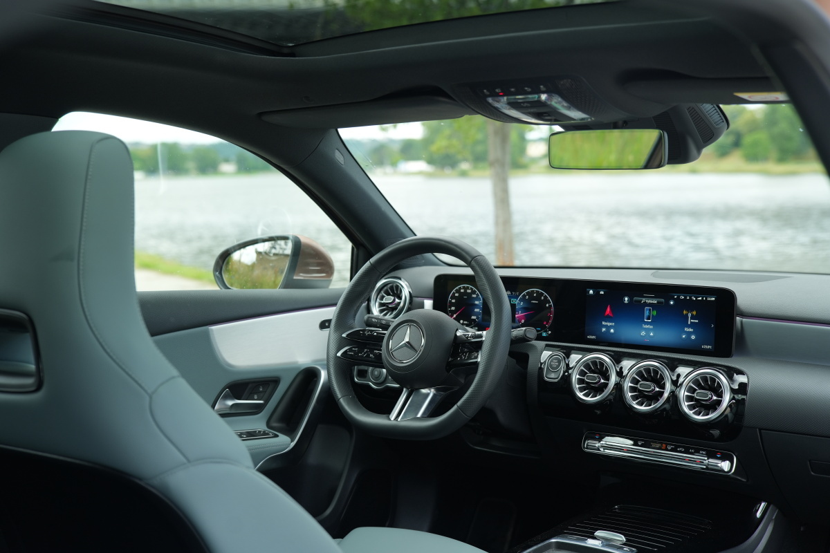 mercedes-benz-a-2023-16