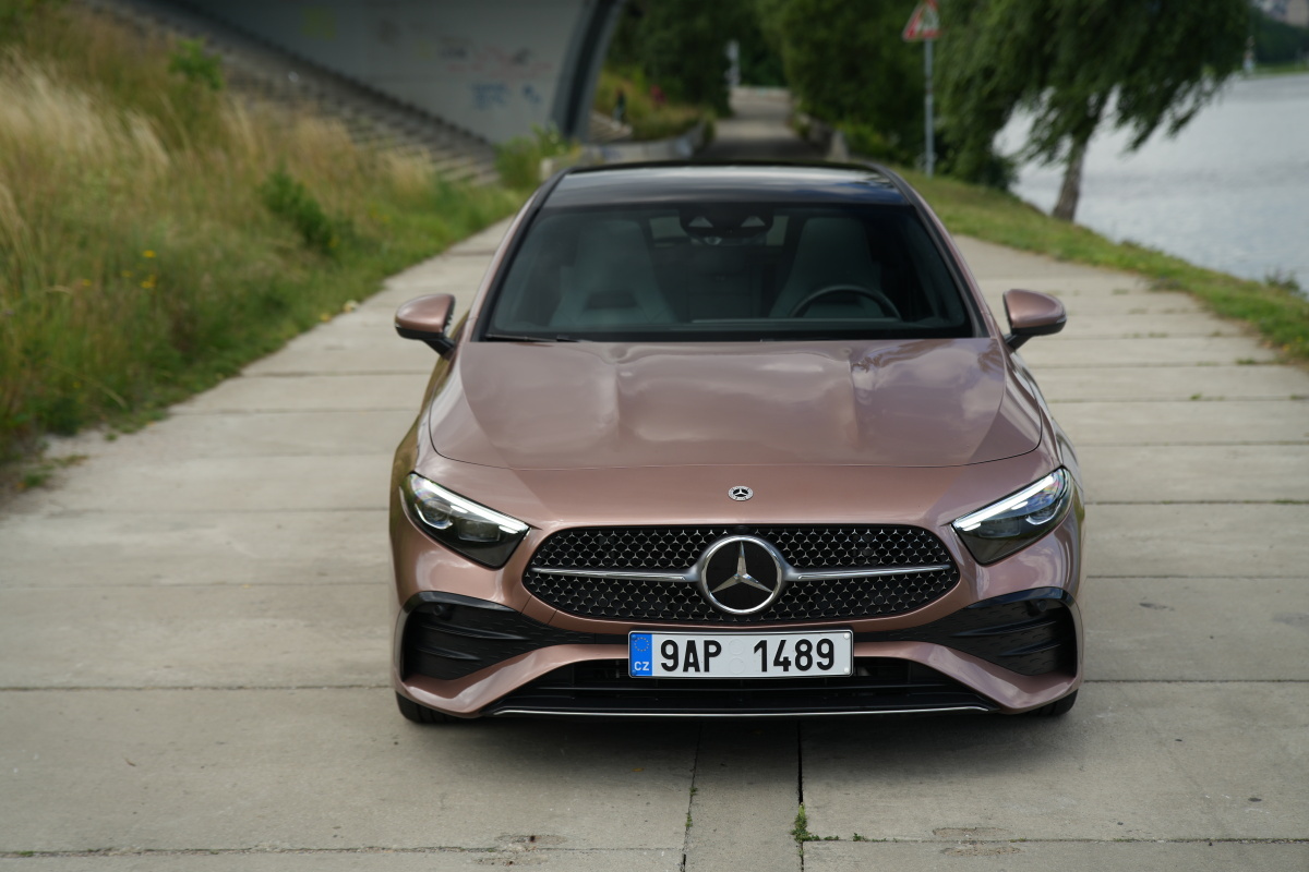 mercedes-benz-a-2023-2