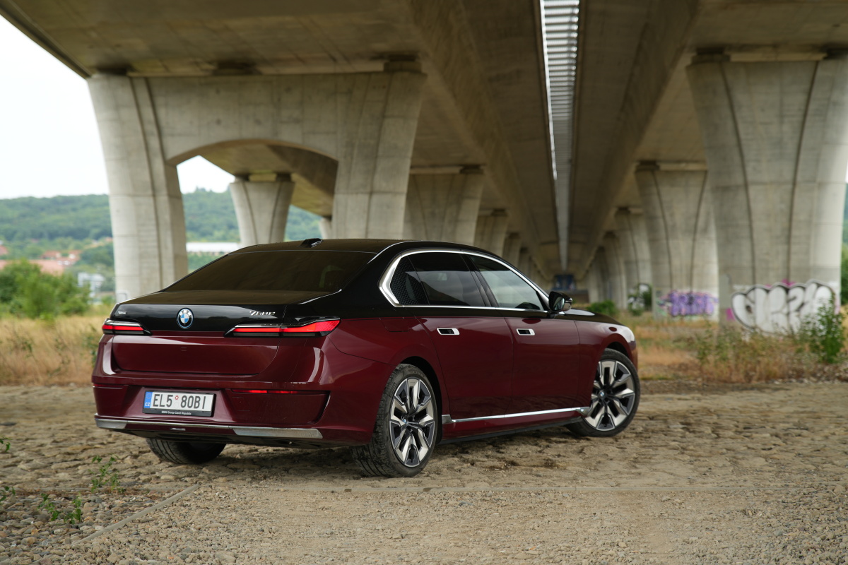bmw-7-2023-18