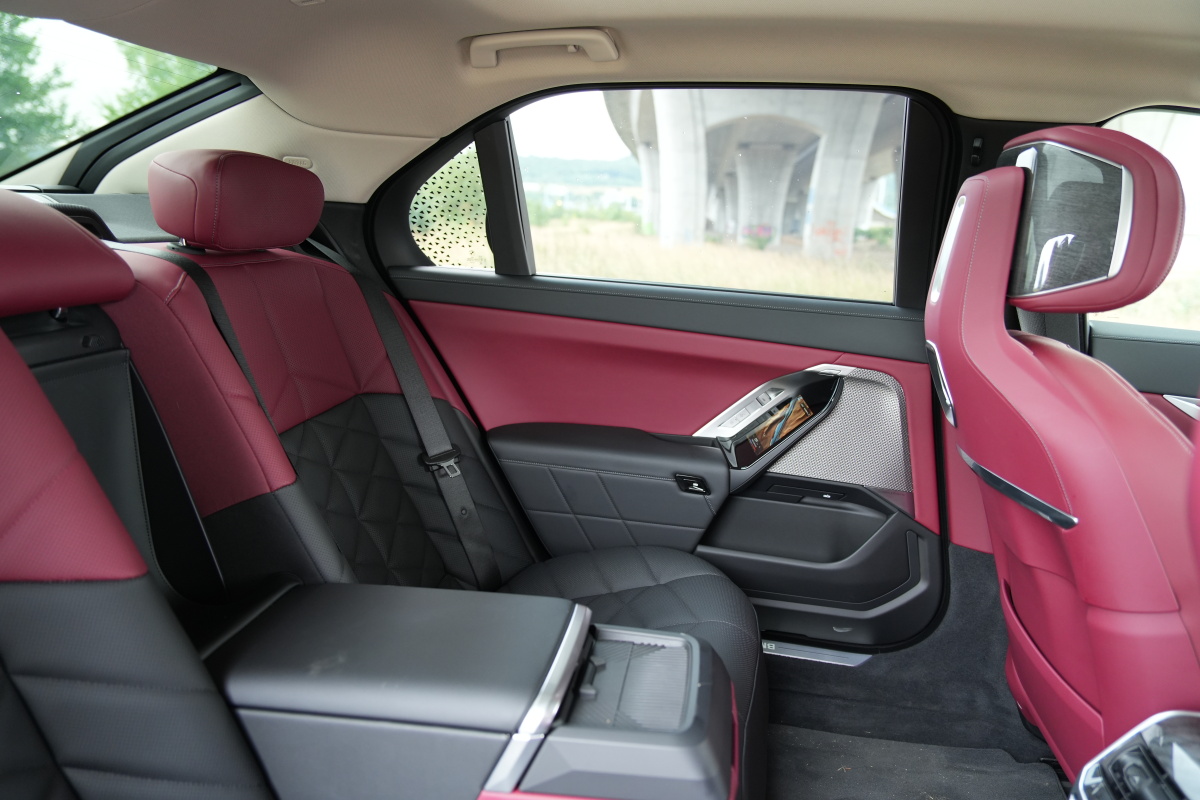 bmw-7-2023-21