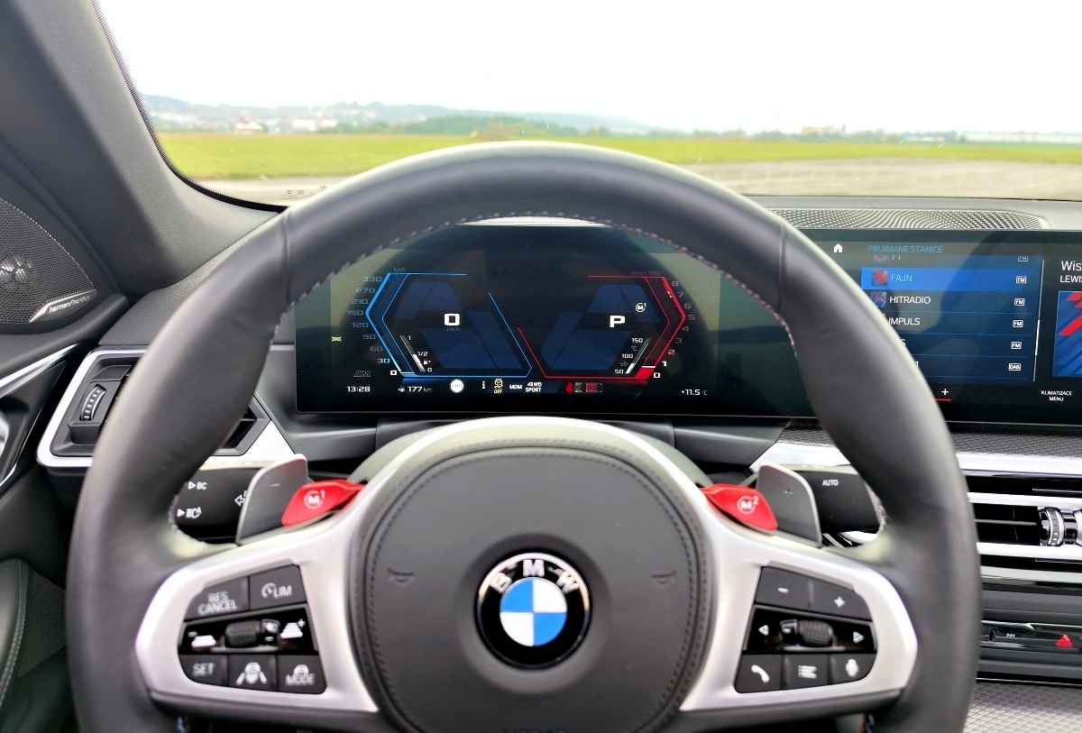 bmw-m4-competition-cabrio-2023-25
