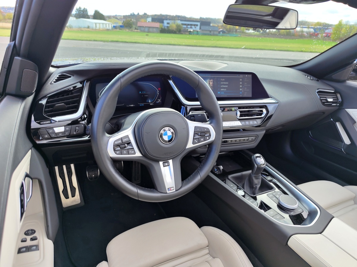 bmw-z4-2023-12