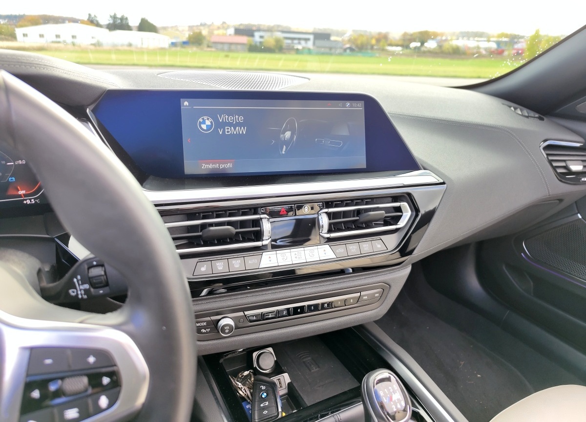 bmw-z4-2023-20