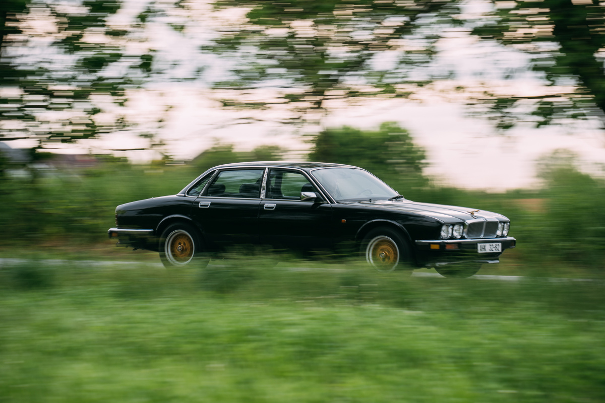 jaguar-xj6-xj40-1