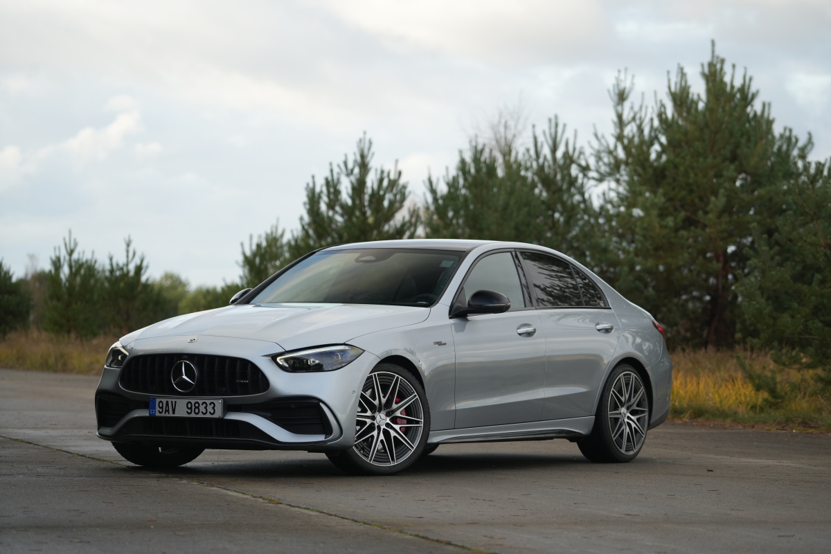 mercedes-amg-c43-4matic-2023-1