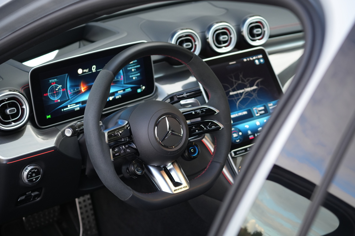 mercedes-amg-c43-4matic-2023-10