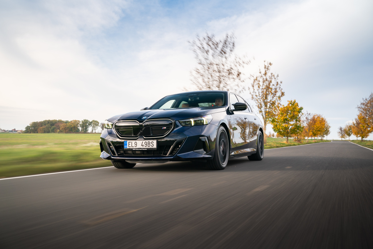 p90531473_highres_bmw-5-i5-local-dynam