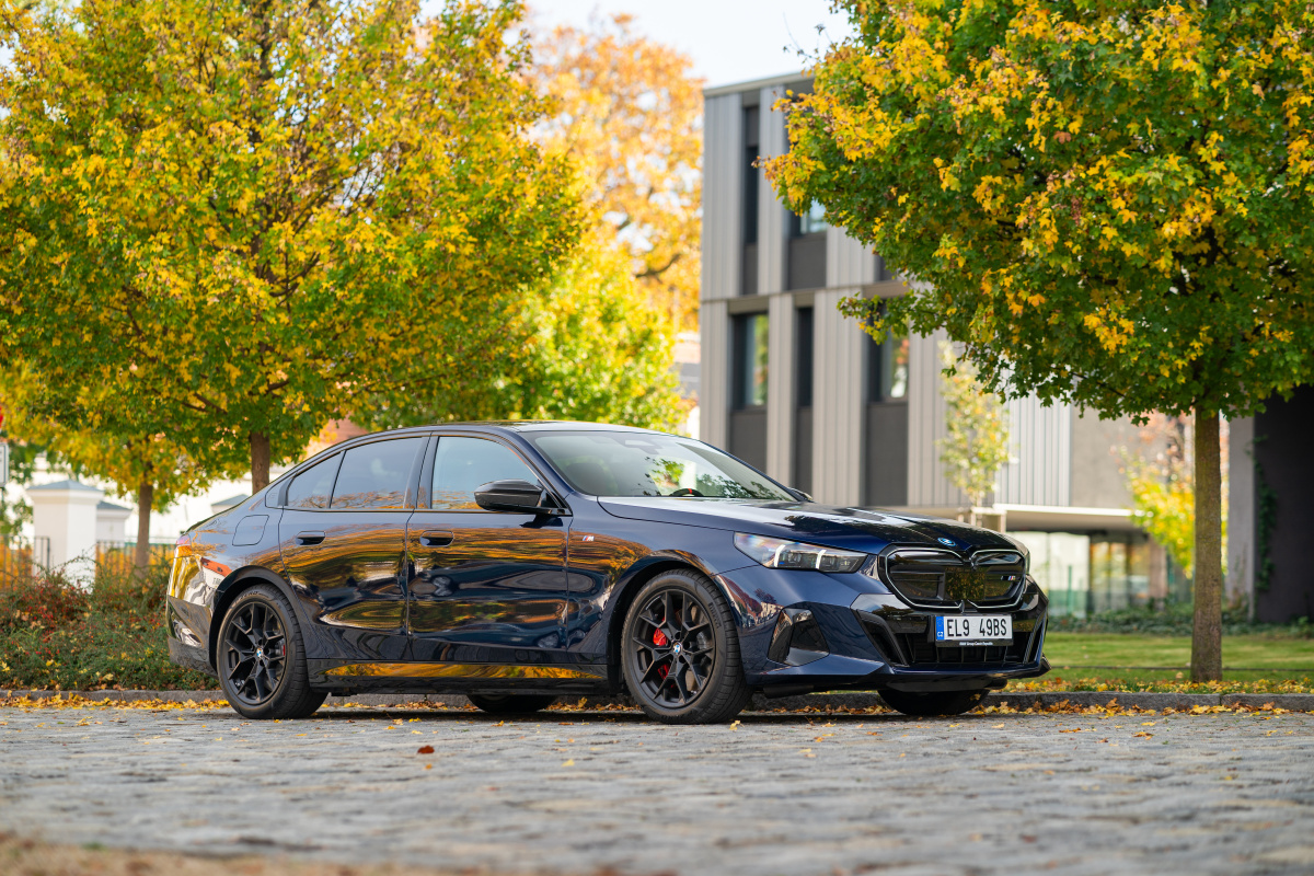 p90531479_highres_bmw-5-i5-local-dynam