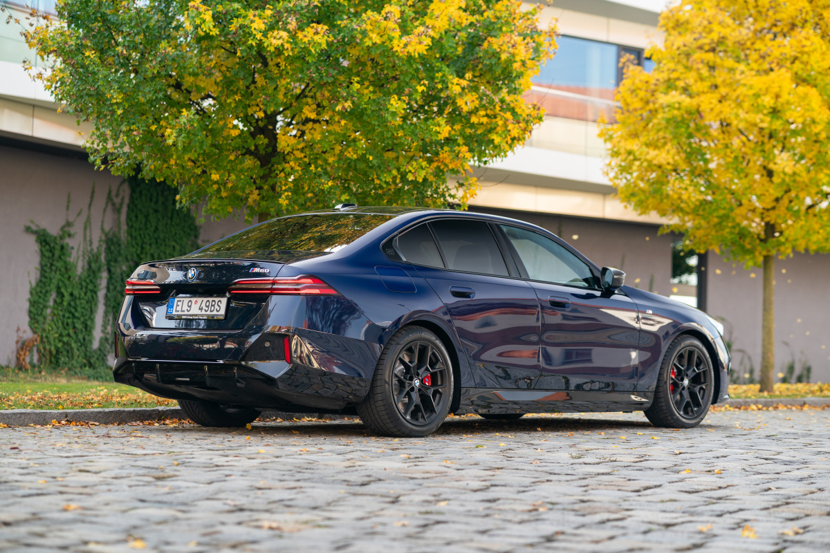 p90531480_highres_bmw-5-i5-local-dynam