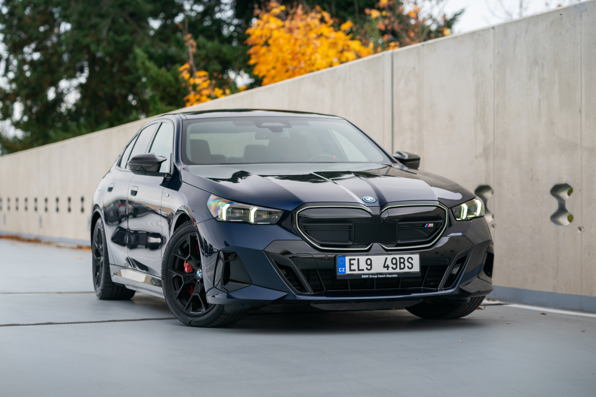 p90531481_highres_bmw-5-i5-local-dynam