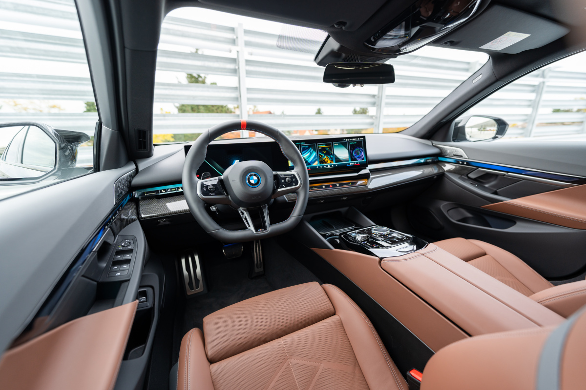 p90531498_highres_bmw-5-i5-local-dynam