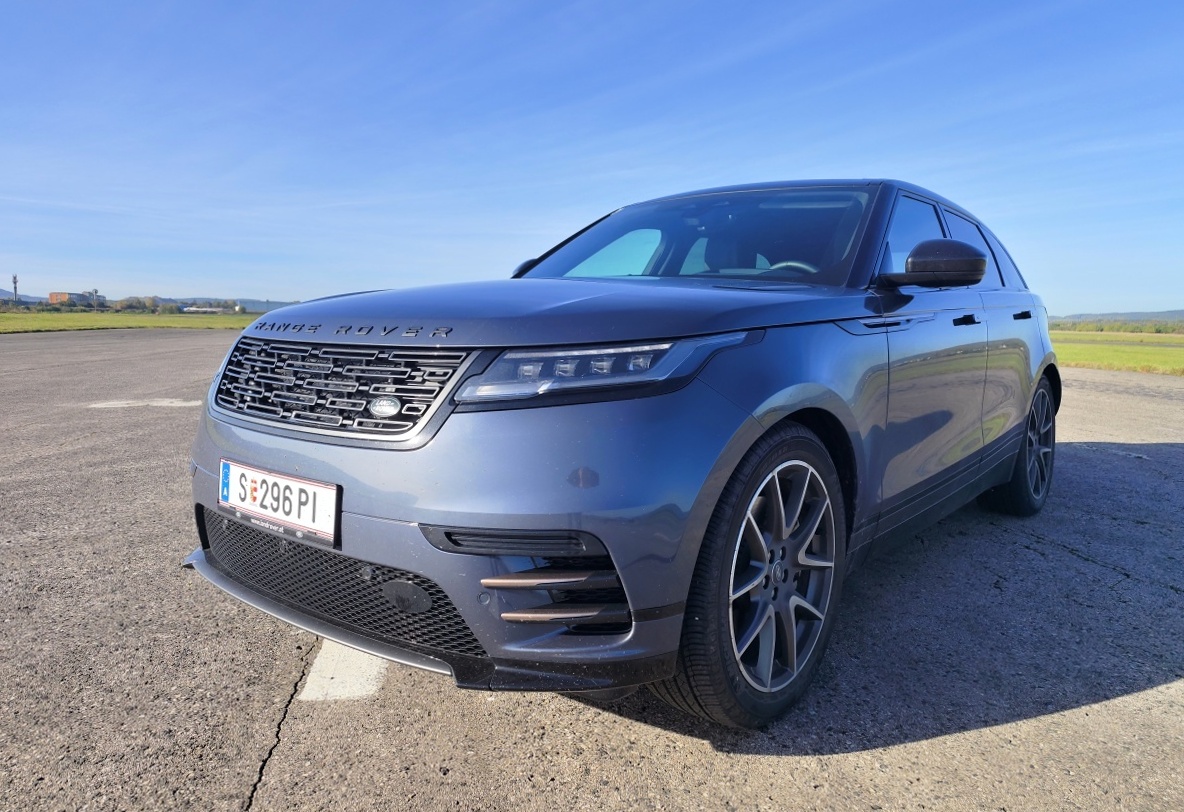 range-rover-velar-2023-11