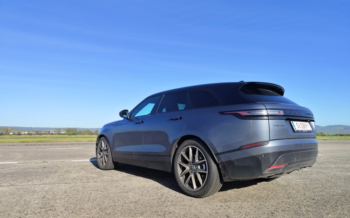 range-rover-velar-2023-24