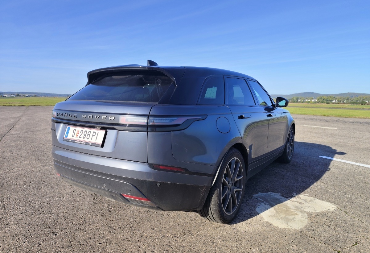 range-rover-velar-2023-27