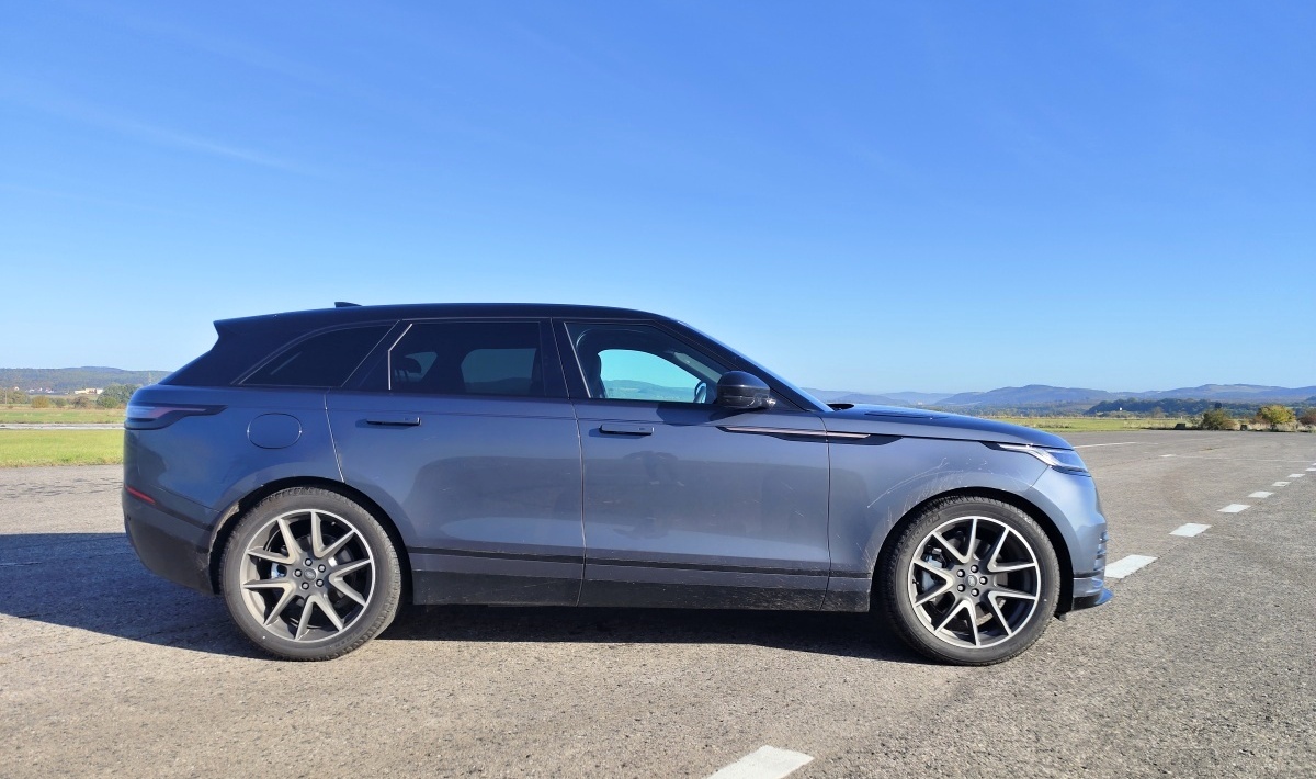range-rover-velar-2023-7