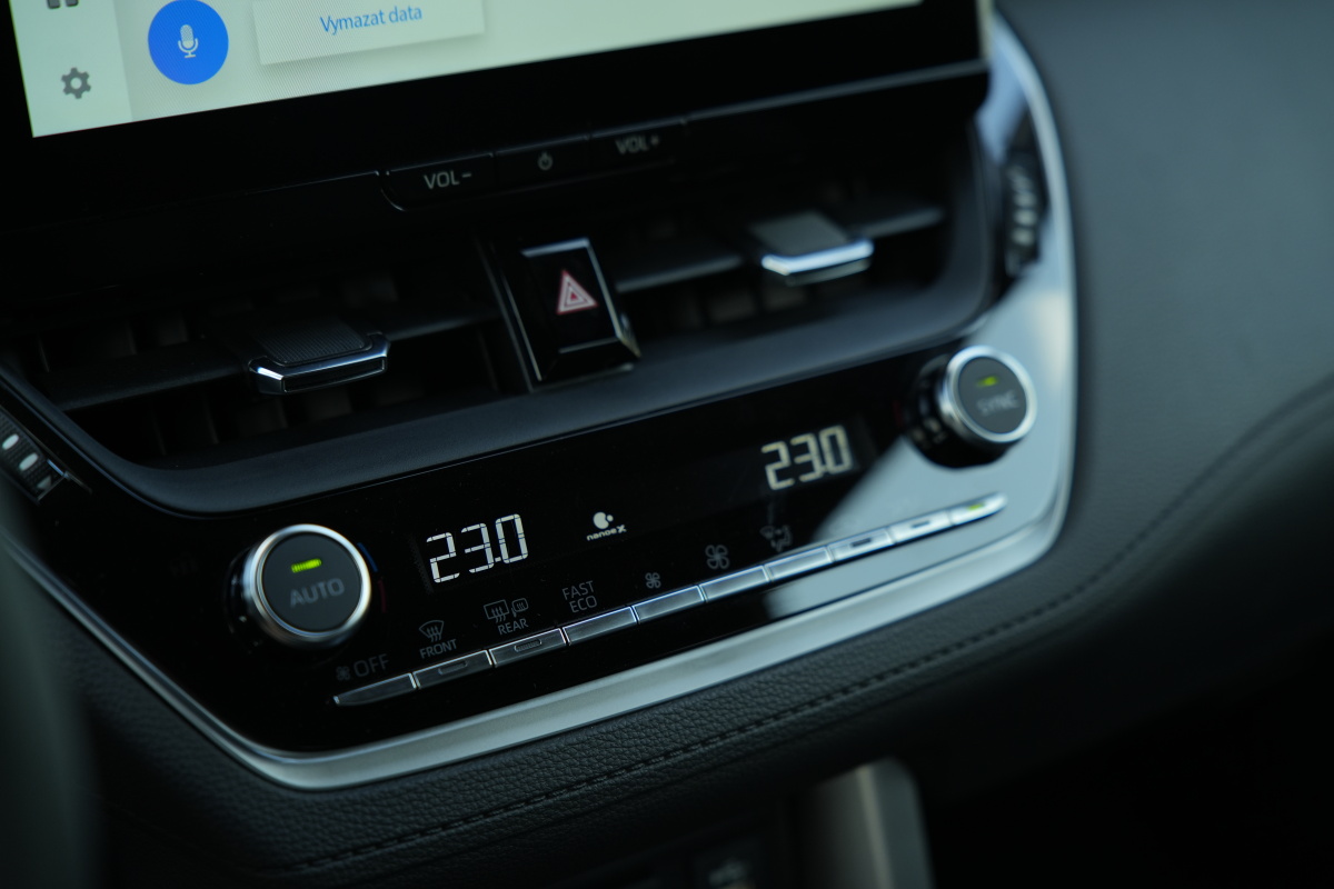 toyota-corolla-cross-2023-14