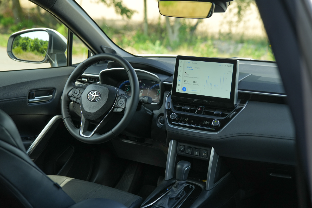 toyota-corolla-cross-2023-17