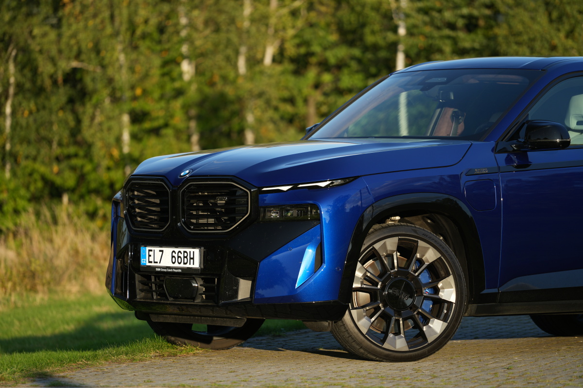 bmw-xm-10