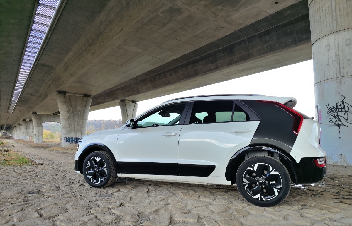 kia-niro-ev-2023-26