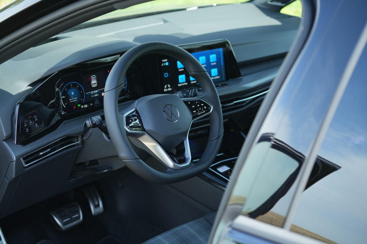 volkswagen-golf-gtd-2023-1