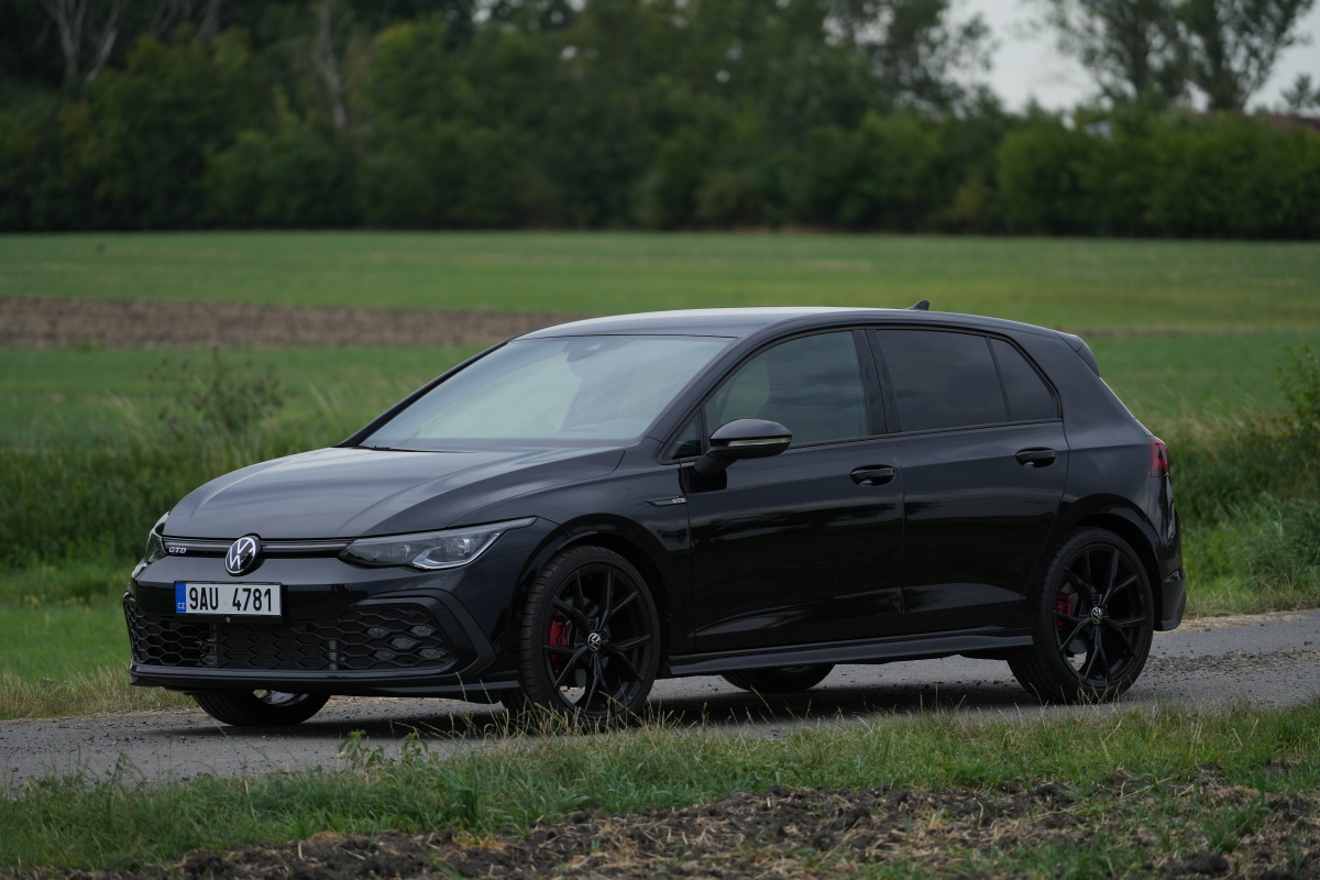 volkswagen-golf-gtd-2023-10