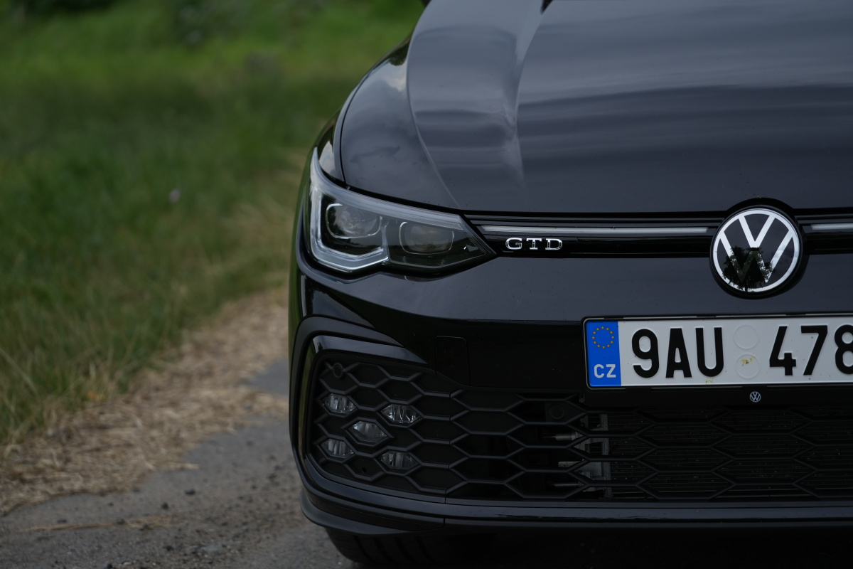 volkswagen-golf-gtd-2023-12